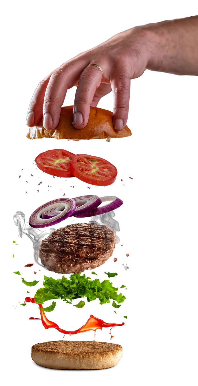 תמונה של יד מחזיקה טופ של לחמניית המבורגר ומתחת רכיבי ההמבורגר מופרדים אחד מהשני
